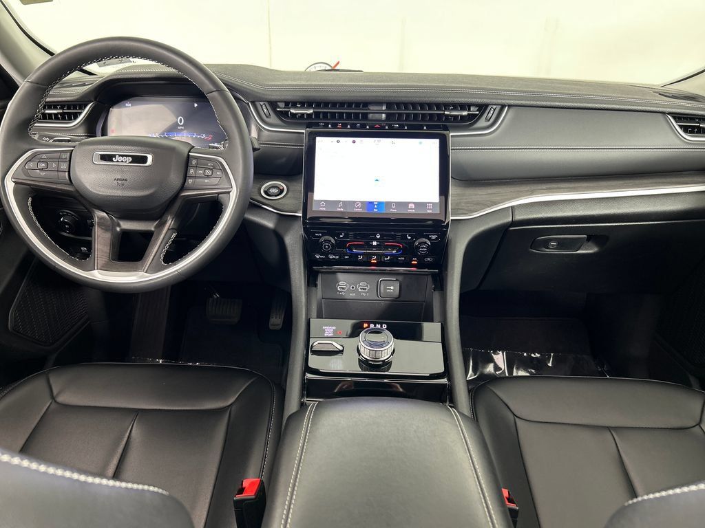Used 2023 Jeep Grand Cherokee Limited AWD/4WD image 19
