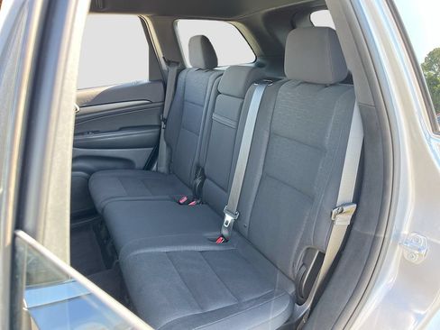 Used 2017 Jeep Grand Cherokee Laredo AWD/4WD image 22