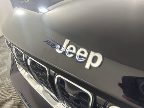 Used 2024 Jeep Grand Cherokee Limited w/ Luxury Tech Group II AWD/4WD image 32