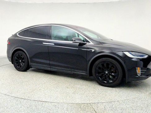 Used 2018 Tesla Model X 100D image 3