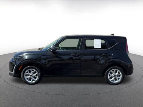 Used 2025 Kia Soul LX w/ LX Technology Package FWD image 9