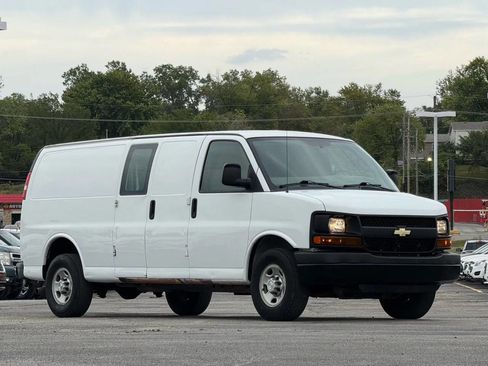 Used 2016 Chevrolet Express 2500 Extended image 1