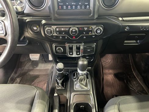 Used 2022 Jeep Wrangler Sport AWD/4WD image 15