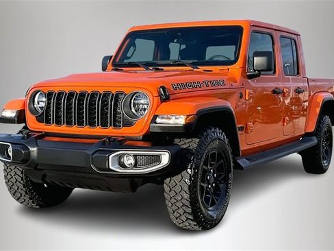 Used 2025 Jeep Gladiator Sport image 2