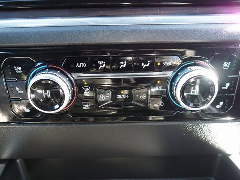 Used 2024 GMC Sierra 1500 SLT w/ SLT Premium Plus Package image 32