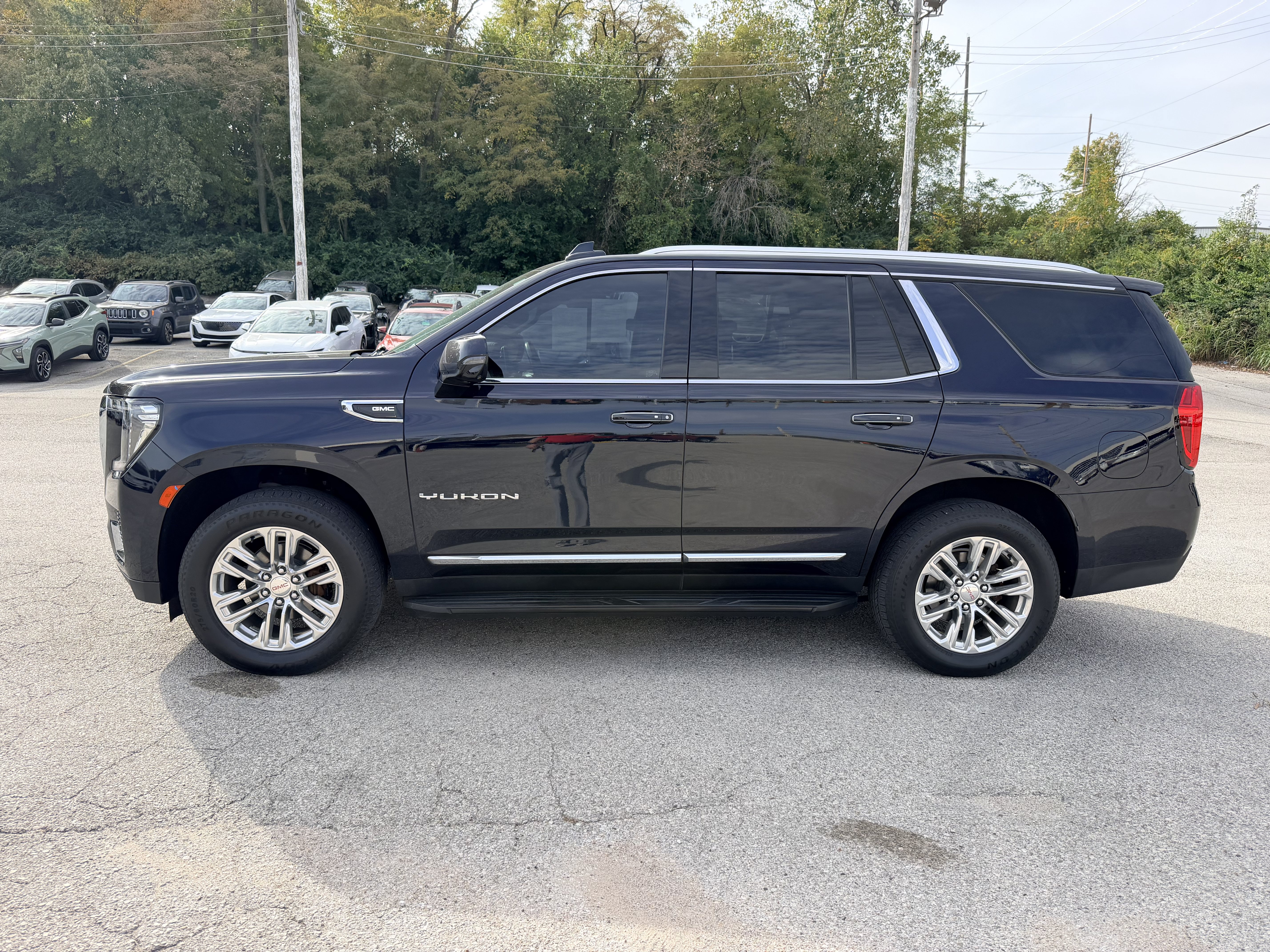 Used 2021 GMC Yukon SLT w/ SLT Premium Package AWD/4WD image 4