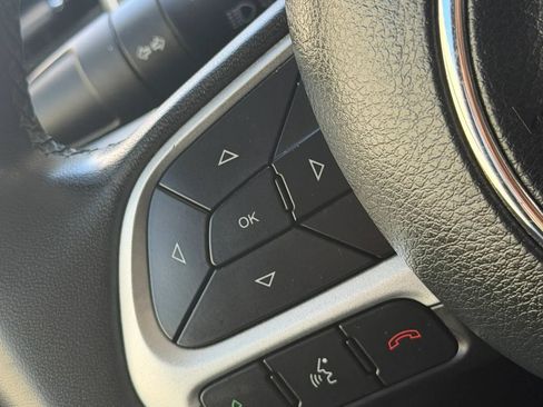 Used 2021 Jeep Renegade Latitude FWD image 16