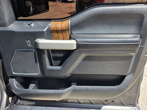 Used 2020 Ford F150 Lariat image 32