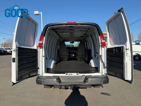 New 2025 Chevrolet Express 3500 w/ Driver Convenience Package RWD image 27
