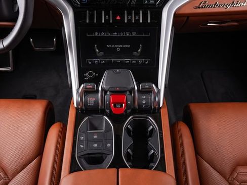 Used 2022 Lamborghini Urus AWD/4WD image 38