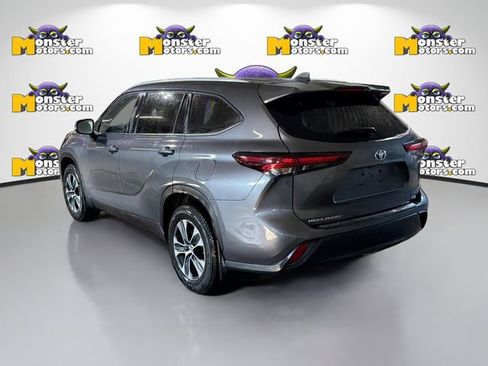 Used 2024 Toyota Highlander XLE image 6