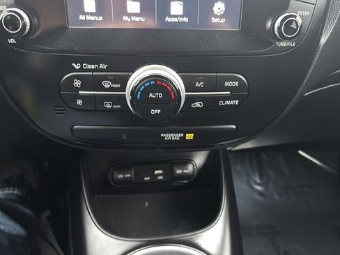 Used 2018 Kia Soul + image 24