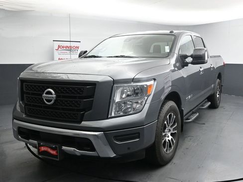 Used 2021 Nissan Titan SV w/ SV Convenience Package AWD/4WD image 4