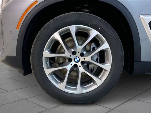 New 2026 BMW X5 xDrive40i w/ Premium Package AWD/4WD image 11