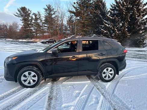 Used 2021 Toyota RAV4 LE image 6