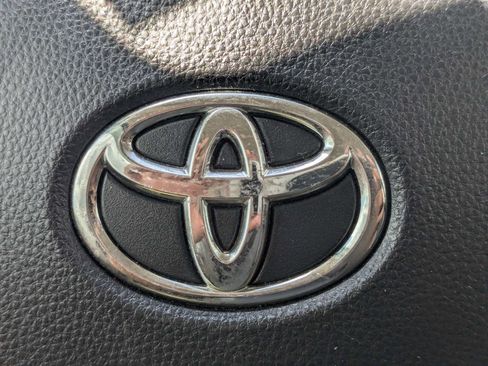 Used 2021 Toyota Corolla LE FWD image 32