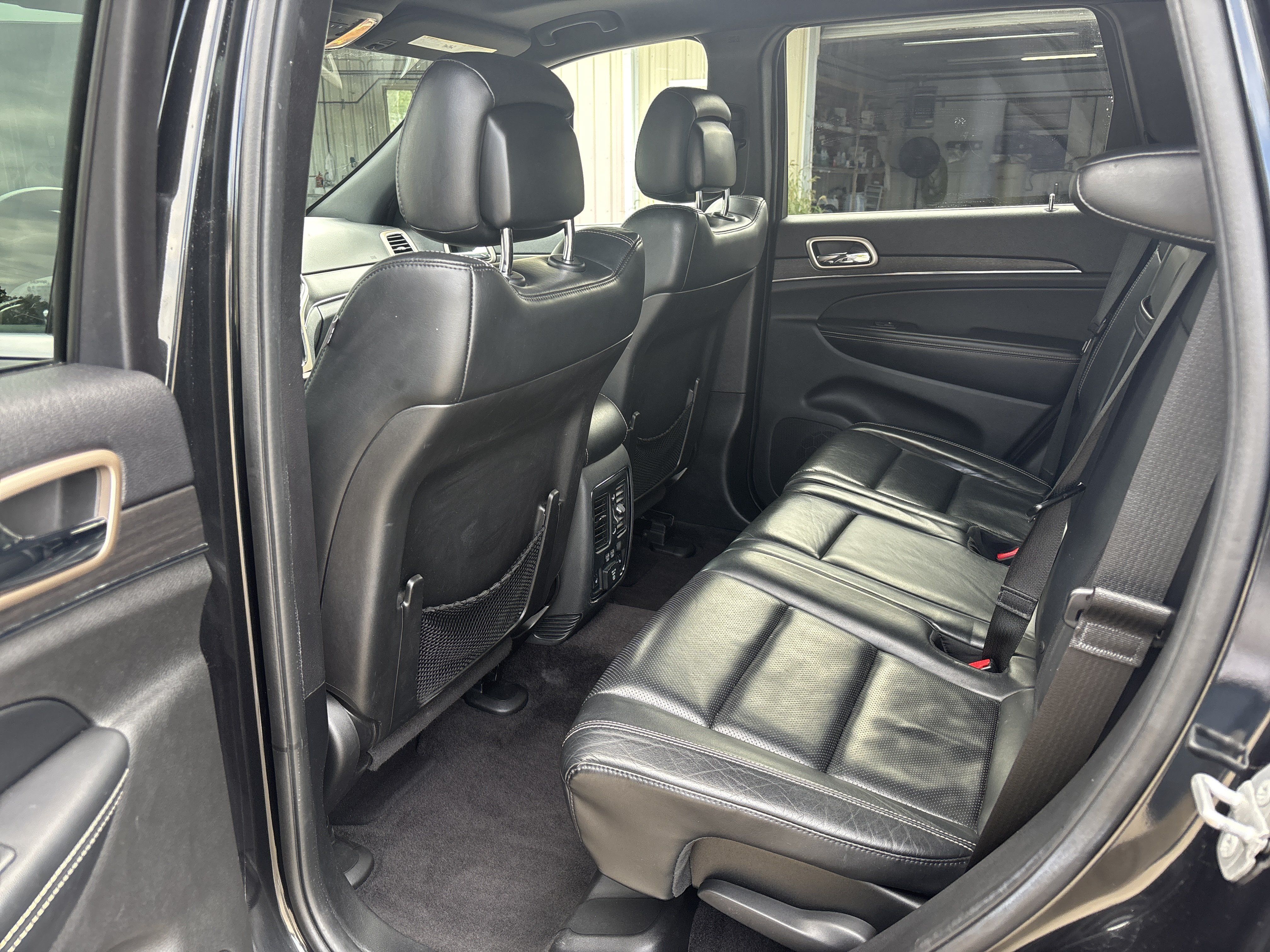 Used 2015 Jeep Grand Cherokee Limited w/ Luxury Group II AWD/4WD image 14