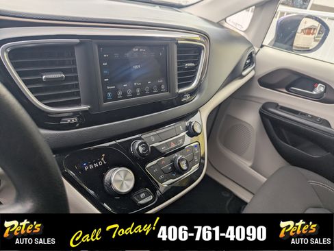 Used 2021 Chrysler Voyager LX image 20