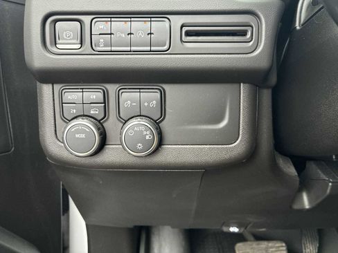 Used 2023 Chevrolet Suburban RST image 18