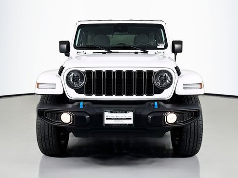 Used 2024 Jeep Wrangler Unlimited w/ Convenience Group AWD/4WD image 3