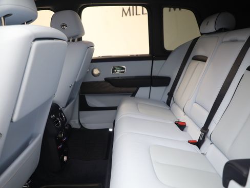 Certified 2025 Rolls-Royce Cullinan AWD/4WD image 21