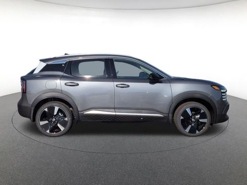 New 2026 Nissan Kicks SR w/ Cold Weather Package AWD/4WD image 4