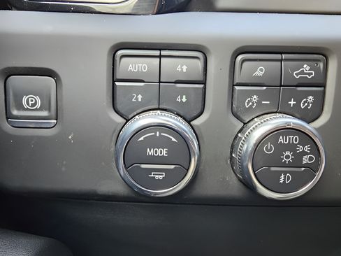 Used 2025 GMC Sierra 1500 AT4 w/ Technology Package AWD/4WD image 16