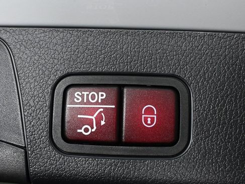 Certified 2025 Mercedes-Benz GLB 250 image 30