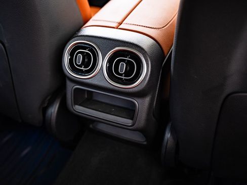 Certified 2025 Mercedes-Benz GLC 300 4MATIC image 35