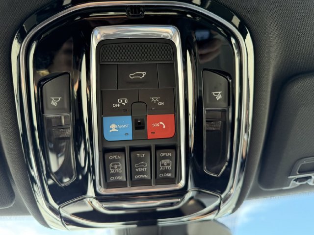 Used 2023 Jeep Grand Cherokee Summit w/ Adv Protech Group IV AWD/4WD image 31