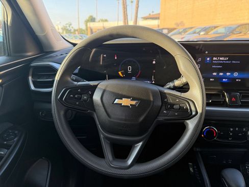 Used 2025 Chevrolet TrailBlazer LT FWD image 27