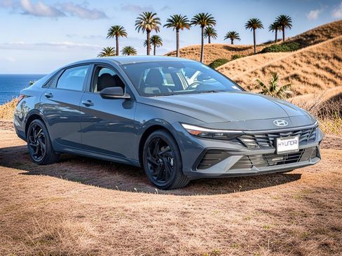 Certified 2026 Hyundai Elantra Sport FWD image 4