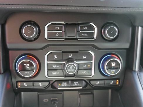 Used 2022 Chevrolet Suburban Z71 image 25