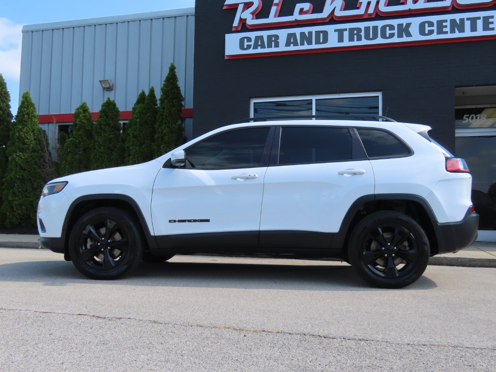Used 2019 Jeep Cherokee Latitude Plus AWD/4WD image 9