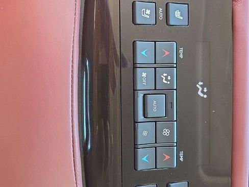 Used 2020 Lexus LX 570 4WD w/ 3rd Row & Luxury Pkg image 20