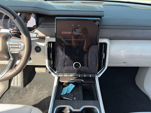 Used 2027 GMC Acadia Denali FWD image 28