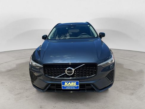 Used 2024 Volvo XC60 B5 Core AWD/4WD image 2
