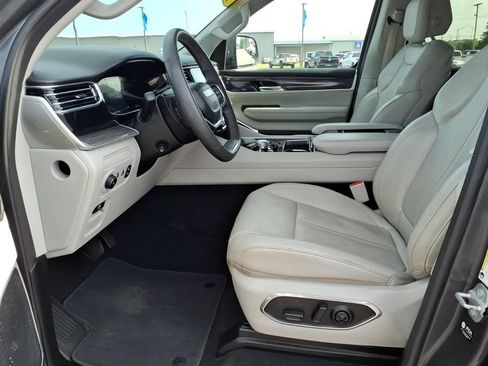 Used 2022 Jeep Wagoneer Series II w/ Premium Group I AWD/4WD image 14