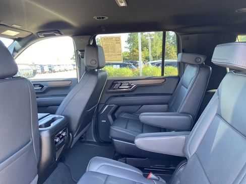 Used 2025 GMC Yukon XL Denali AWD/4WD image 17