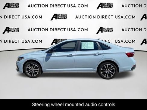 Used 2025 Volkswagen Jetta Sport image 3