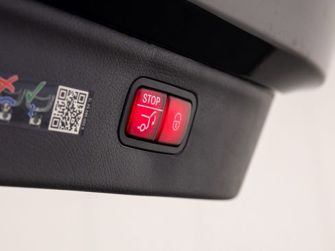 Used 2023 Mercedes-Benz EQS 580 4MATIC SUV image 35