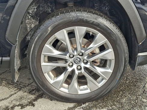 Used 2019 Toyota RAV4 Limited image 8