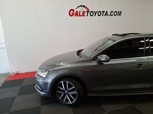 Used 2018 Volkswagen Jetta GLI FWD image 5