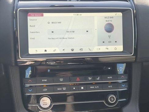 Used 2019 Jaguar F-PACE Prestige image 15