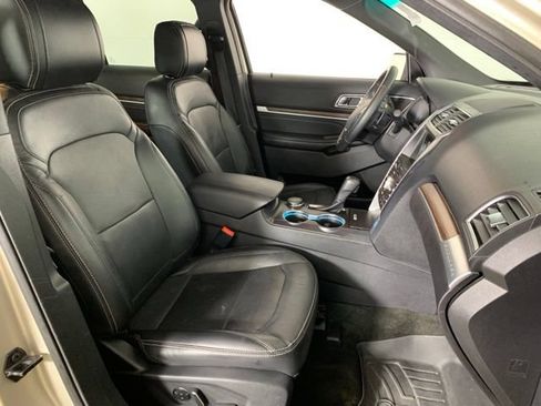 Used 2017 Ford Explorer Limited w/ Equipment Group 301A AWD/4WD image 22