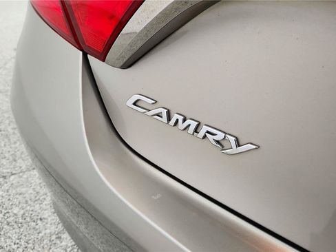 Used 2016 Toyota Camry SE w/ Moonroof Package FWD image 17