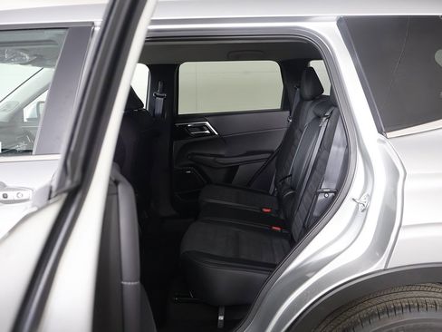 New 2026 Mitsubishi Outlander SE image 32