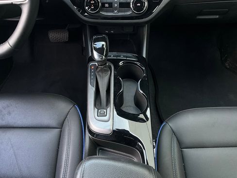 Used 2025 Buick Envista Sport Touring image 13