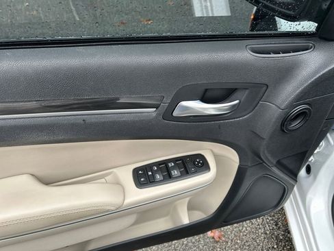 Used 2021 Chrysler 300 Touring L image 15