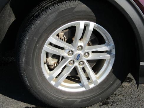 Used 2023 Ford Explorer XLT w/ Equipment Group 202A image 7